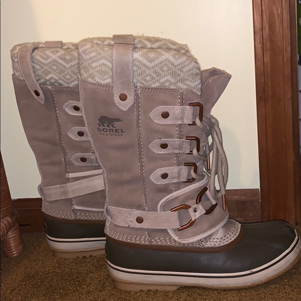 Sorel women’s waterproof snow boots.